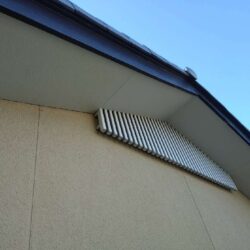 玉村町で昭和48年築の平屋を屋根修理！軒天上張りと漆喰工事で防災補強